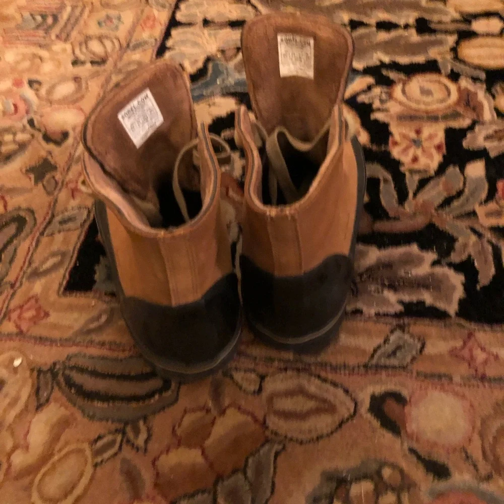 Never worn Sorel shearling boots